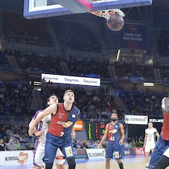 El vendaval ofensivo del Baskonia termina con el Unicaja