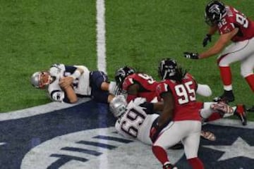 Courtney Upshaw volvió a realizar un sack en el drive de los Patriots, lo que devolvía el balón a los Falcons.