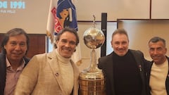 “Me emociona, porque nací en Colo Colo... Estos gestos me llegan directo al corazón”