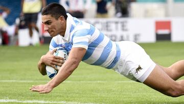 Argentina&#039;s wing Santiago Carreras scores a try during the Japan 2019 Rugby World Cup Pool C match between Argentina and Tonga at the Hanazono Rugby Stadium in Higashiosaka on September 28, 2019. (Photo by Filippo MONTEFORTE / AFP)
