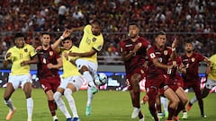 Ecuador's forward Junior Sornoza (C) kicks the ball during the 2026 FIFA World Cup South American qualification football match between Venezuela and Ecuador at the Monumental Stadium in Maturin, Venezuela, on November 16, 2023. (Photo by Federico Parra / AFP)