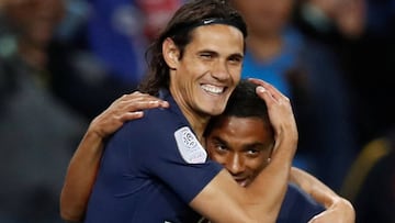 Soccer Football - Ligue 1 - Paris St Germain v Stade de Reims - Parc des Princes, Paris, France - September 26, 2018 Paris St Germain's Edinson Cavani celebrates scoring their first goal REUTERS/Christian Hartmann