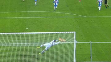 El show de atajadas de Diego L車pez ante el Sporting