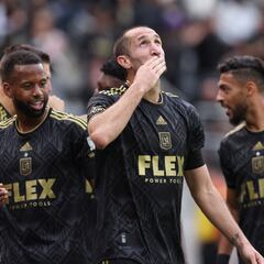 “Me gustaría seguir en el fútbol”, revela Chiellini tras pensar en su retiro