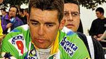 <B>EMOTIVO</B>. Juliá homenajeó a su primo en la Vuelta a Murcia.