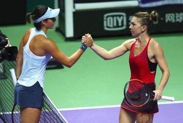 Wozniacki's Singapore sling has nemesis Svitolina reeling