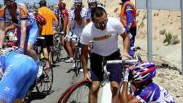 <b>MONTONERA. </b>La caída multitudinaria afectó a muchos corredores, entre ellos al líder Gilbert, y llevó a los jueces a anular el sprint de Onil.