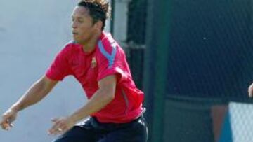 Adriano volvió a entrenarse con el grupo tras una semana de baja.