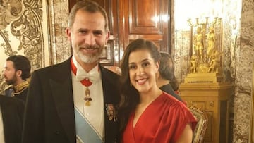 Carolina Mar&iacute;n posa con el rey Felipe VI en la cena que el monarca le brind&oacute; al presidente de China Xi Jinping con motivo de su visita oficial a Espa&ntilde;a.