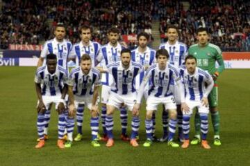 Once de la Real Sociedad. De pie: Jonathas, Mikel González, Xabi Prieto, Granero, Diego Reyes y Rulli. Agachados: Bruma, Illarramendi, De la Bella, Elustondo y Héctor Hernández.