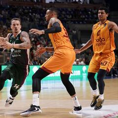 Unicaja, al ritmo de Toupane, resiste al Galatasaray y sigue su racha