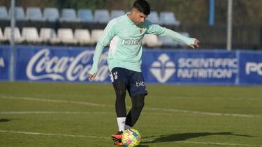 El Oviedo de Álvaro Cervera pone más leña a un Málaga en llamas