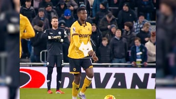 El central colombiano falló en la marca del gol de Everton, pero tuvo revancha y de sus pies se generó la jugada de la anotación del empate por parte de Mané.