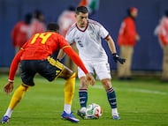 Mexico's midfielder #06 Erik Lira is challenged by Belgium's forward #14 Dodi Lukebakio during a friendly football match between Mexico and Belgium at Soldier Field in Chicago, Illinois, on March 31, 2026. (Photo by KAMIL KRZACZYNSKI / AFP)