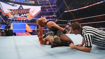 Becky Lynch somete a Natalya en SummerSlam.