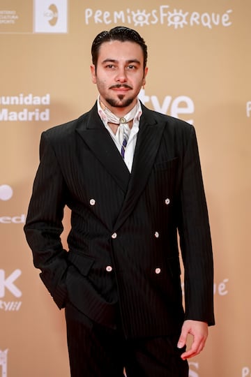 El guitarrista Yerai Cort¨¦s posa en la alfombra roja de la 30 edici¨®n de los Premios Jos¨¦ Mar¨ªa Forqu¨¦, en el Palacio Municipal de IFEMA.