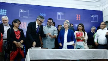 Aprueban reajuste salarial para el sector público 2024: así subirán los sueldos y quiénes son los beneficiados