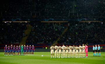  Minuto de silencio en memoria de Terry Venables.