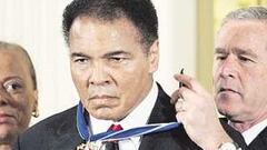 Bush condecora a Ali y le llama "hombre de paz"