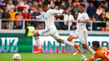 MAR DEL PLATA, ARGENTINA - FEBRUARY 16: Sebastian Villa of Boca Juniors scores the first goal of his team during a match between Aldosivi and Boca Juniors as part of Copa de la Liga 2022 at Estadio Jose Maria Minella on February 16, 2022 in Mar del Plata, Argentina. (Photo by Marcos Brindicci/Getty Images)