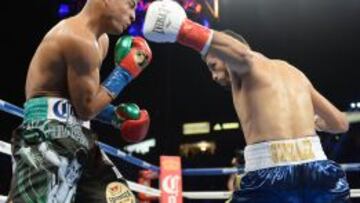 Momento en el que Jhonny González noquea a Mares.