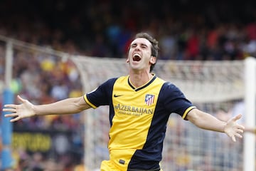 Diego Godín (2010-…) Llegó sin hacer demasiado ruido procedente del Villarreal y se acabó confirmando como uno de los mejores centrales del mundo. Una de las piezas clave del Atlético de Simeone y un muro para los rivales. Para el recuerdo, su gol en el Camp Nou que dio al club el título de Liga.