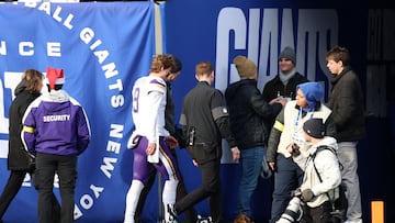 JJ McCarthy quit the game after suffering a hand injury. Minnesota made it three wins from three, piling on the misery for the Giants.