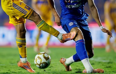 ¿Fractura de Chiquete Orozco? Revelan la gravedad de su lesión y tiempo de recuperación con Cruz Azul