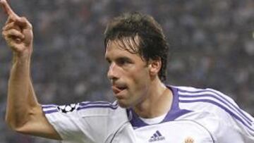<b>DOS MÁS.</b> Van Nistelrooy no falló y sumó dos nuevos tantos. Sólo Raúl ha marcado más goles que él en Liga de Campeones.