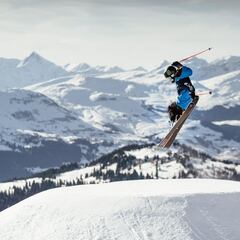 Sarah Hoefflin, la esquiadora más impactante del freestyle