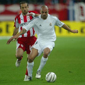 En 1997 fich¨® por las categor¨ªas inferiores del Real Madrid. Debut¨® con el primer equipo en 2001 y permaneci¨® en el club blanco hasta 2007 a excepci¨®n de 2003 que fue cedido al Leeds United. Jug¨® con el Rayo Vallecano la temporada 2011-12.