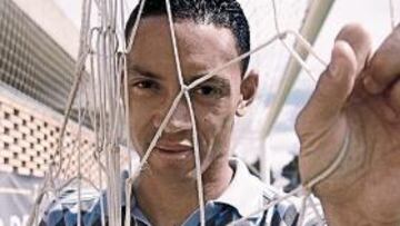 <b>LA ESPERANZA. </b>La ausencia de Diego Milito, un tótem goleador para el Zaragoza, devuelve a Oliveira la responsabilidad: jugará arriba con Sergio García.