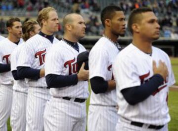 Minuto de silencio de los jugadores de Minnesota Twins.