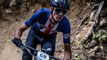 Un ciclista estadounidense, durante una competici&oacute;n de MTB.