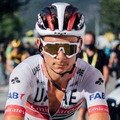 Otra baja para Pogacar: Formolo abandona con la clavícula rota