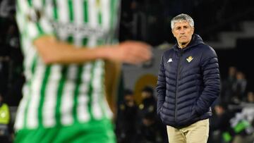 GRAF1621. SEVILLA, 21/02/2019.- El entrenador del Real Betis, Quique Setién, durante el partido ante el Rennes, de vuelta de dieciseisavos de final de la Liga Europa que los dos equipos juegan esta noche en el estadio Benito Villamarín. EFE/Raúl Caro