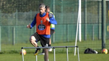 Luisinho, durante un entrenamiento del Deportivo en Abegondo.