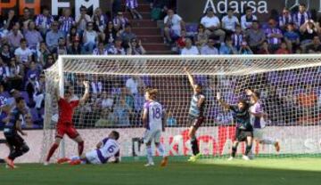 Valladolid-Granada. 0-1. Gol en propia puerta de MItrovic.