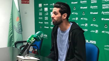 Lassad, en la rueda de prensa en la que ha anunciado su retirada.