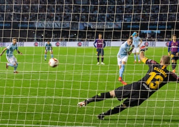 2-0. Iago Aspas marcó el segundo gol de penalti.