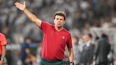 (FILES) Fluminense's head coach Fernando Diniz gestures during the Copa Libertadores group stage first leg football match between Peru's Alianza Lima and Brazil's Fluminense at the Alejandro Villanueva Stadium in Lima on April 3, 2024. Fluminense announced on Monday the dismissal of coach Fernando Diniz after losing 1-0 to arch-rival Flamengo in the Brazilian Championship on June 23, 2024. (Photo by ERNESTO BENAVIDES / AFP)