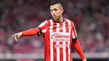 Roberto Alvarado of Guadalajara during the 8th round match between Guadalajara and Leon as part of the Liga BBVA MX, Torneo Apertura 2024 at Akron Stadium on September 18, 2024 in Guadalajara, Jalisco, Mexico.