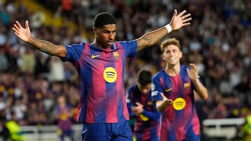 BARCELONA, 21/10/2025.- El delantero británico del FC Barcelona, Marcus Rashford, celebra uno de los goles conseguidos durante el partido de la tercera jornada de la Liga de Campeones que FC Barcelona y Olympiacos FC disputan este martes en el Estadio Olímpico Lluís Companys. EFE/Siu Wu.