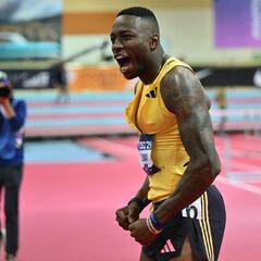 Grant Holloway rompe el récord mundial de 60 metros vallas
