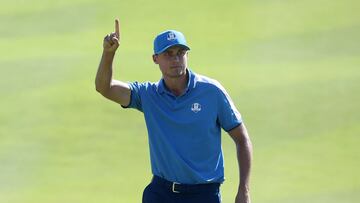 Golf - The 2023 Ryder Cup - Marco Simone Golf & Country Club, Rome, Italy - September 29, 2023 Team Europe's Ludvig Aberg celebrates after holing his putt on the 14th green to win the hole during the Foursomes REUTERS/Guglielmo Mangiapane