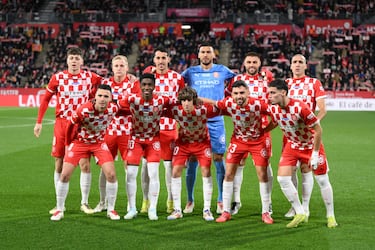 Once inicial del Girona. Ladislav Krejci, Donny Van de Beek, Bojan Miovski, Paulo Gazzaniga, David López, Oriol Romeu, Arnau Martínez, Yaser Asprilla, Bryan Gil, Iván Martín y Miguel Gutiérrez.