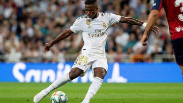 GRAF8913. MADRID, 25/09/2019.- El delantero brasileño del Real Madrid Vinicius Junior con el balón durante el partido de LaLiga que se disputa esta noche en el Estadio Santiago Bernabéu en Madrid. EFE/ Rodrigo Jiménez