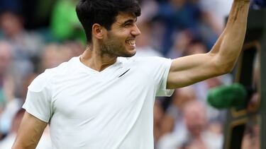 Carlos Alcaraz celebra su victoria en cuartos de final ante Tommy Paul.