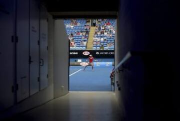 La rusa Ekaterina Makarova en acción ante la checa Karolina Pliskova.