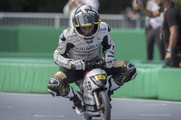 Álvaro Bautista vencedor de la carrera de minimotos